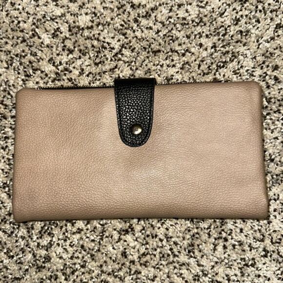 Black and Tan Wallet - Picture 1 of 6